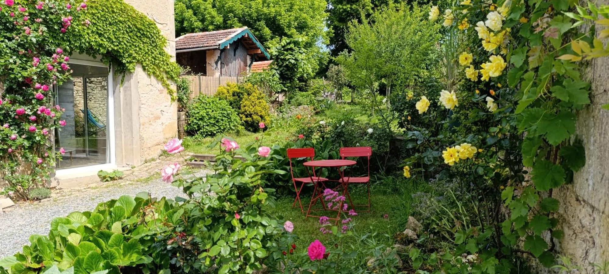 Maison Irondas Saint-Pierre-d'Aurillac Экстерьер фото