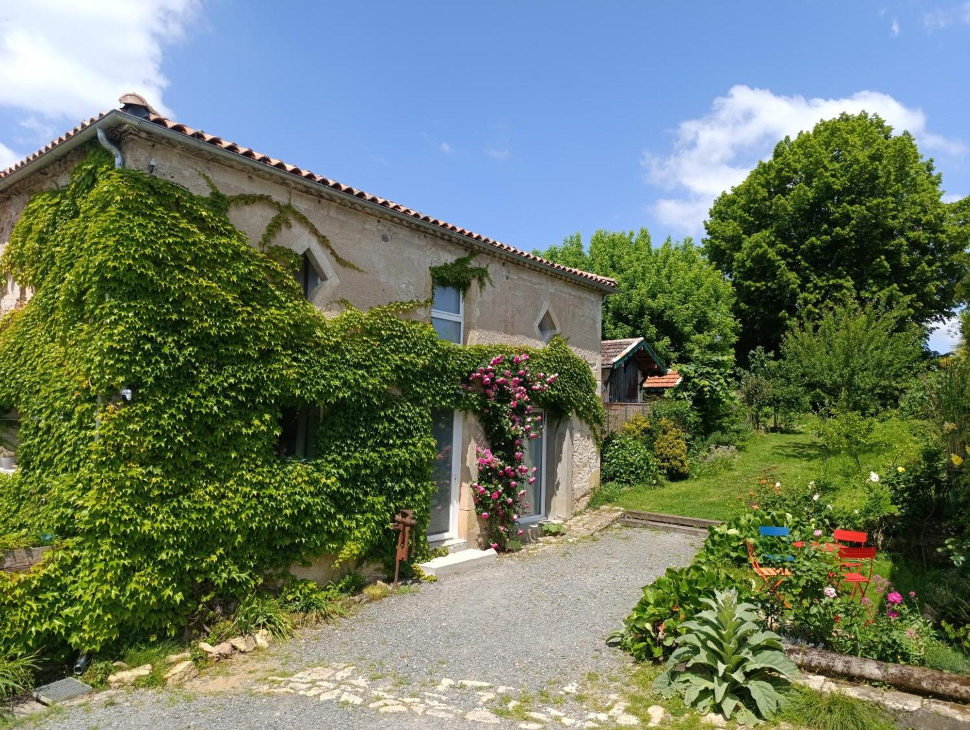 Maison Irondas Saint-Pierre-d'Aurillac Экстерьер фото